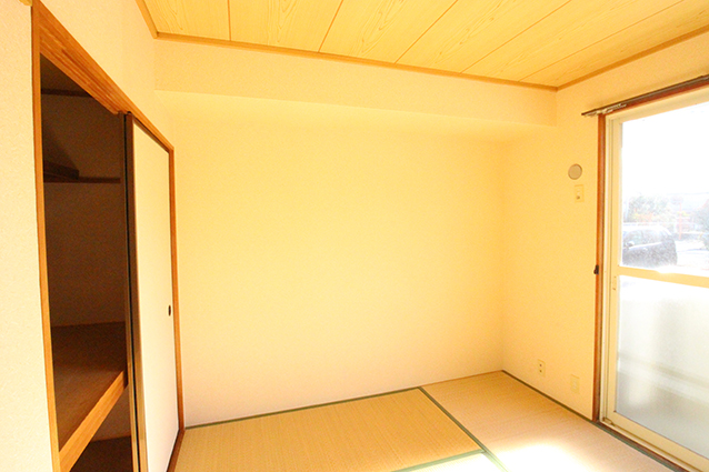木のマテリアルが印象的！ヴィンテージスタイルのお部屋。・空室対策前