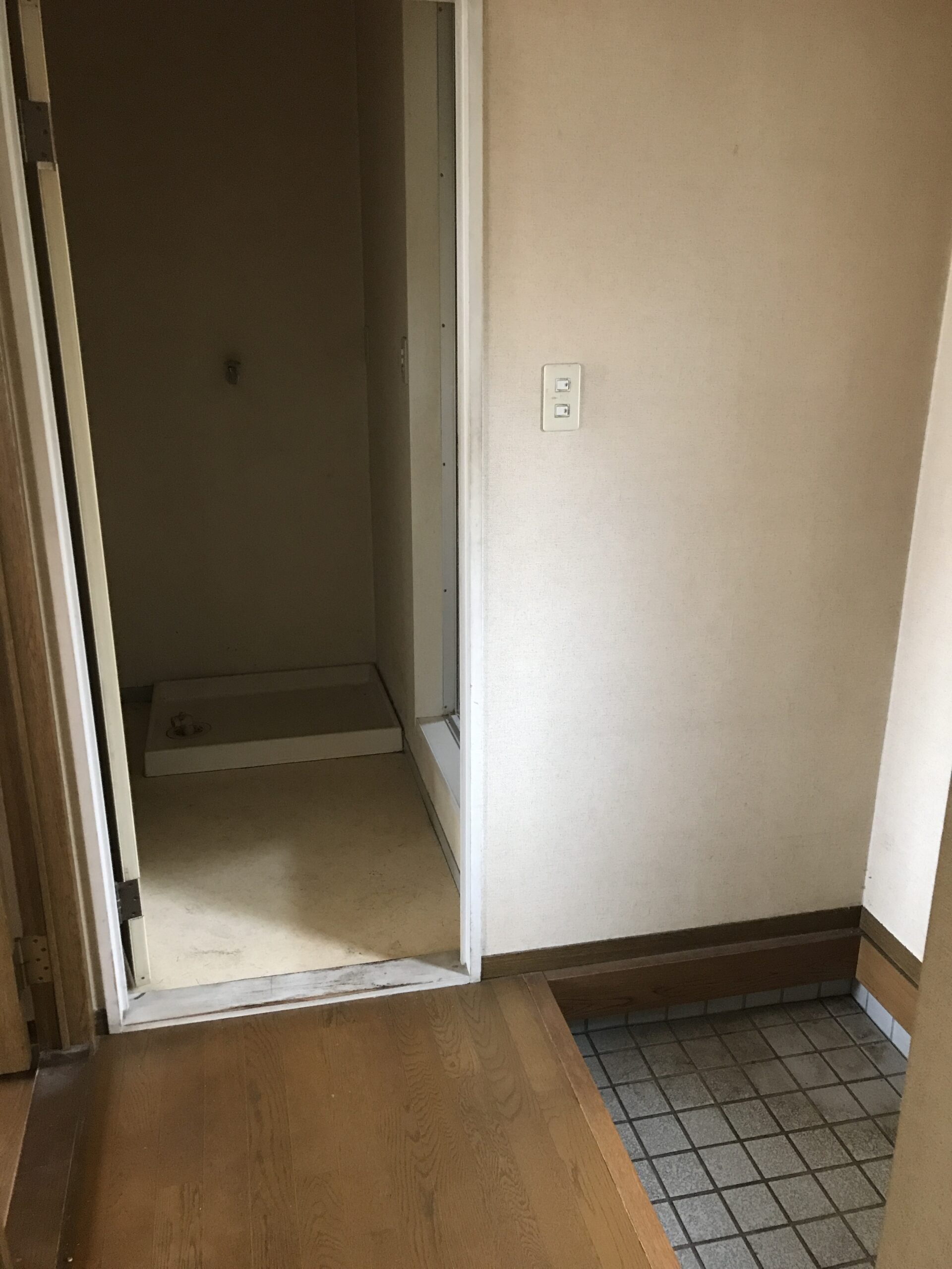 シャビーシック　施工前　玄関